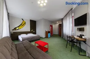 Emigrand Art Hotel - Image 2