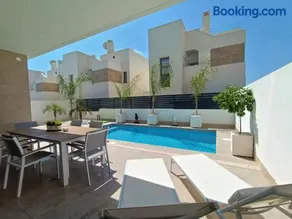 R-40-2 Luxurious Villa with pool - Image 2
