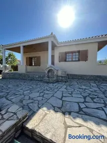 Rustic and Spacious House - Image 1