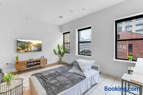 20 MIN to Manhattan! 2BR Luxurious Comfy & Spotless - Image 2