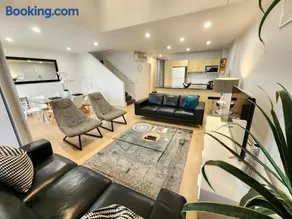 Spacious 4 BR and 2 Bathrooms City Apartment - Image 3