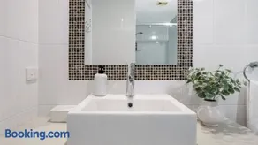 Blue Bay Luxe 3br Coastal Retreat W Ocean Glimpses - Image 4