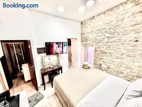 TRAVELLERS CORFU TOWN Luxury Suites, Studios & Apartments - Image 2