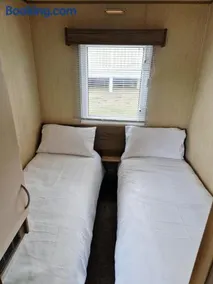 Elms Caravan with sea views at Devon Cliffs - Image 5