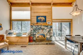 2-story condo with gas fireplace pools hot tubs gym & tennis - Image 5