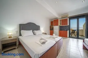 Manias Seaview Apartments - Image 3