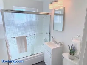 Top Floor-Work Here-Walk Downtown-King Bed - Image 4