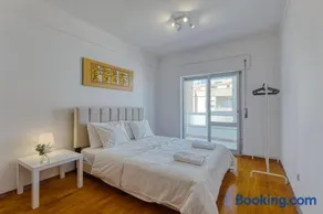 Quarto duplo com vista rio num apartamento partilhado - Image 1