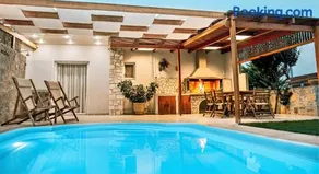 Villa Maria with heated pool, next to the beach - Image 1