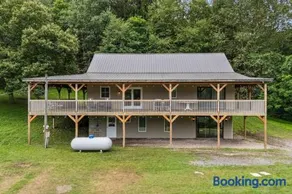 Fawn Hollow Retreat King bed game room BBQ - Image 3