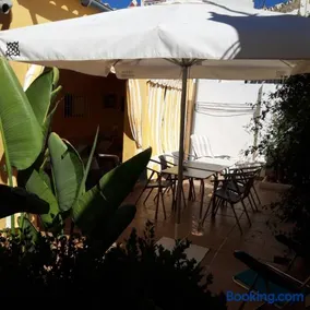 Casa a pie de playa, con patio. Zona Miramar. - Image 3