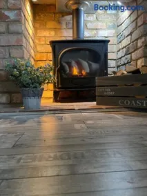 Den of Joy Humberston Fitties sleeps 6,hot tub,log burner - Image 3