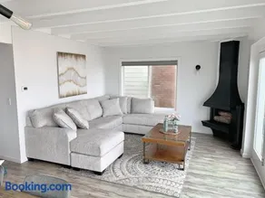 Beachfront Condo on A LowKey Beach - Image 3