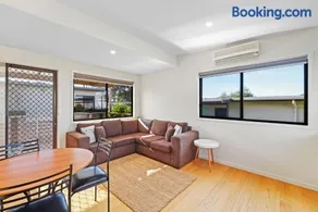 Anglesea Family Bungalow by Book Jervis Bay - Image 1