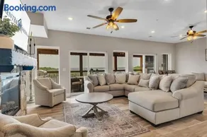 Lakehouse Lodge - Image 1
