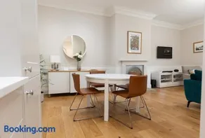 SWALEDALE, OLD SCHOOL ROOMS - Luxury Apartment in Richmond, North Yorkshire - Image 4
