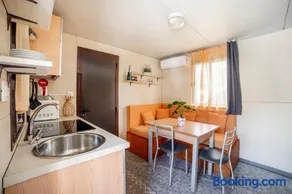 Camping Italia 90 Bungalow - Image 1