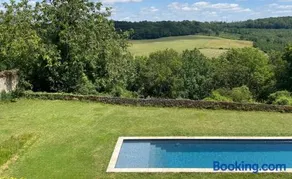 Hameau Arranceau, a large quiet cottage with a view - Image 1