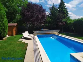 Garden & Pool apartment - Image 2