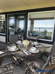 Saanichton Waterfront 2BR suite with superb views - Image 2