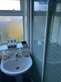 Double rooms available, near Safari Park & Hospital - Image 3
