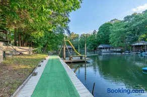 Lake Front Bed & Breakfast - Image 1