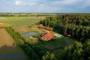 Dworek Ogrodniki, całoroczny dom na wyłączność, basen, sauna, las, staw rybny, altana grillowa, ognisko, pianino, kominek, piec chlebowy, duża ogrodzona posesja - Image 1