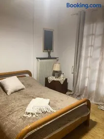 Apartment with Garden - Image 4