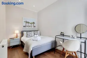 DG1 - Family-Friendly 2-Bed with Garden in Acton - by Short Stories London - Image 3