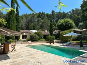 Propriété : 300 M² + (25 M² d'annexe / Pool House) sur 5 ha boisé à 10' d'Aix en Provence - Image 1