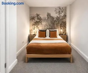 Boutique 2 Bed Bristol Abode - Parking - Garden - Image 2