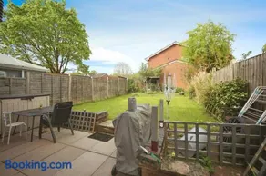 Entire home in Redditch - Image 1