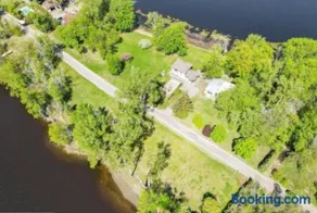 Lakefront House 25 minutes from downtown Ottawa-Gatineau - Image 2