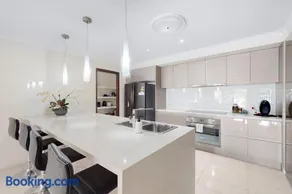 Beachfront Modern 2-Story w Ocean & Sunset Views - Image 4