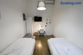 Pest-port apartment 4 rooms for 16 person - Image 1