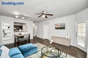 Modern & Upscale 1BD in Med Center & Downtown Houston - Image 1