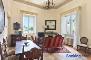 3bdrm luxury Apartment in Tuscan Villa,Private Estate, shared Swimmingpool - Image 1