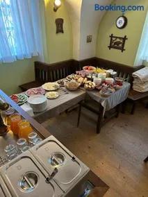 Lovecký zámek Karlštejn - Image 2