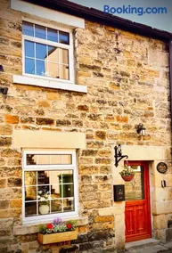 Fox Cottage - Cosy Stay on Pateley High Street - Image 1