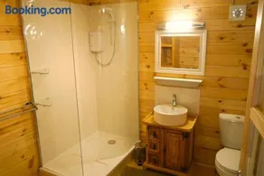 Cosy Log Cabin in Llanfoist village - Image 2
