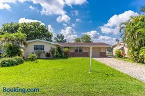 Private Lakefront Home in Miami/Pembroke - Image 3