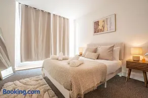 Spacious 2-Bedroom City Centre Apartment with Ensuite - Image 4