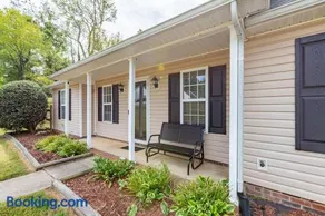 Family & Couples King Suite Home Near Lake Norman State Park & 30 mins from Charlotte - Image 3