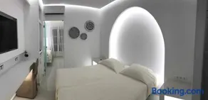 SeaRock Rooms and Suites - Image 3