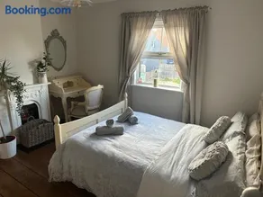 April Cottage Ringwood - Image 2