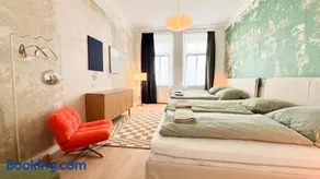 Schöne Altbauwohnung mit 2 privaten Parkplätzen für bis zu 8 Personen im Leipziger Westen - Image 2