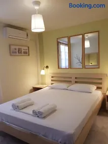 Nefeli Seaside Apartment Elegant Stay Near the Beach - Image 3