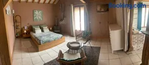 chambre salon indépendant, salle de bain wc privés, jardin privé, piscine partagée près d'un lac - Image 1