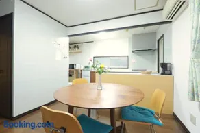 笑いあふれる乾杯を 小さなホテル ミセス マルベリー - Image 4