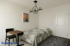 Vellore's Ritz and Rest House - Prime Location, 5 minutes away to Wonderland, 1 min away to Walmart and restaurants - Image 3